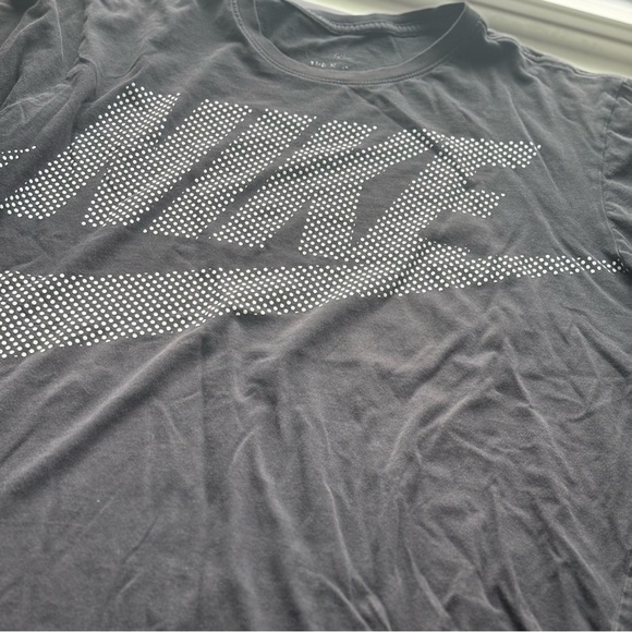Unisex Nike Black Graphic Logo Tee Shirt – Size Medium - Picture 3 of 4